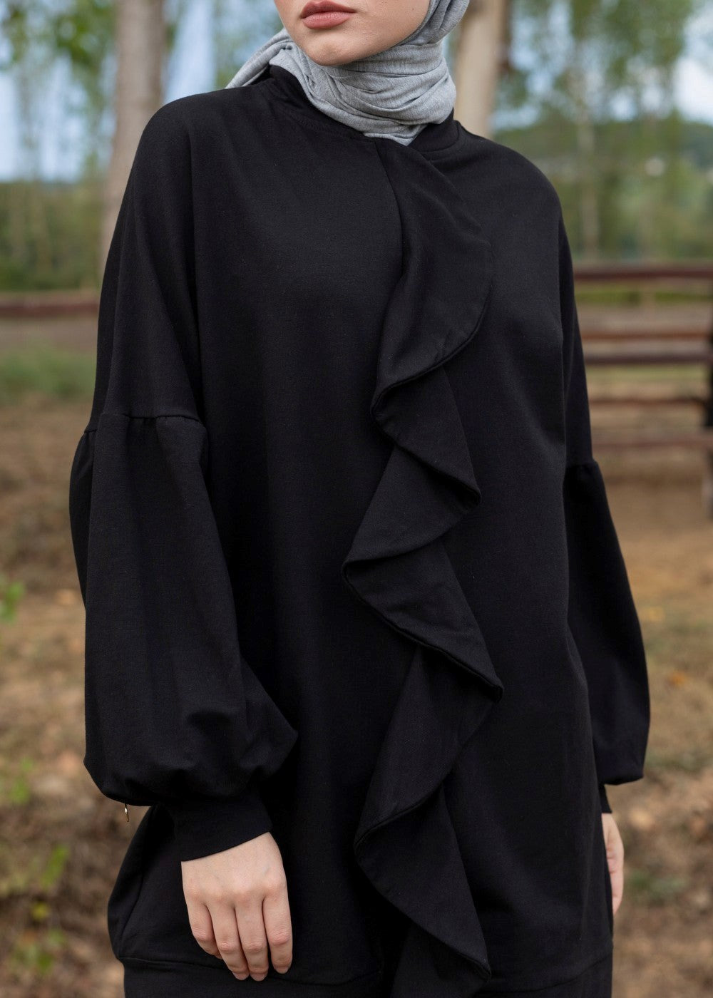 Siyah Fırfırlı Eşofman Üstü