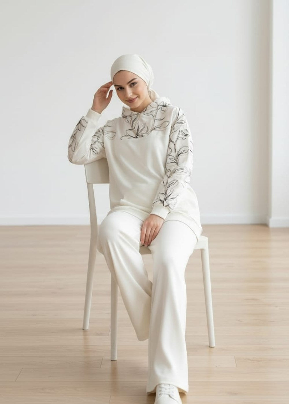 Keten Nakışlı Ekru Eşofman Üstü