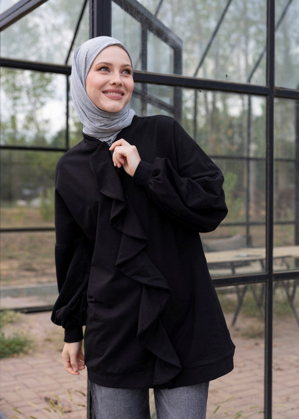 Siyah Fırfırlı Eşofman Üstü