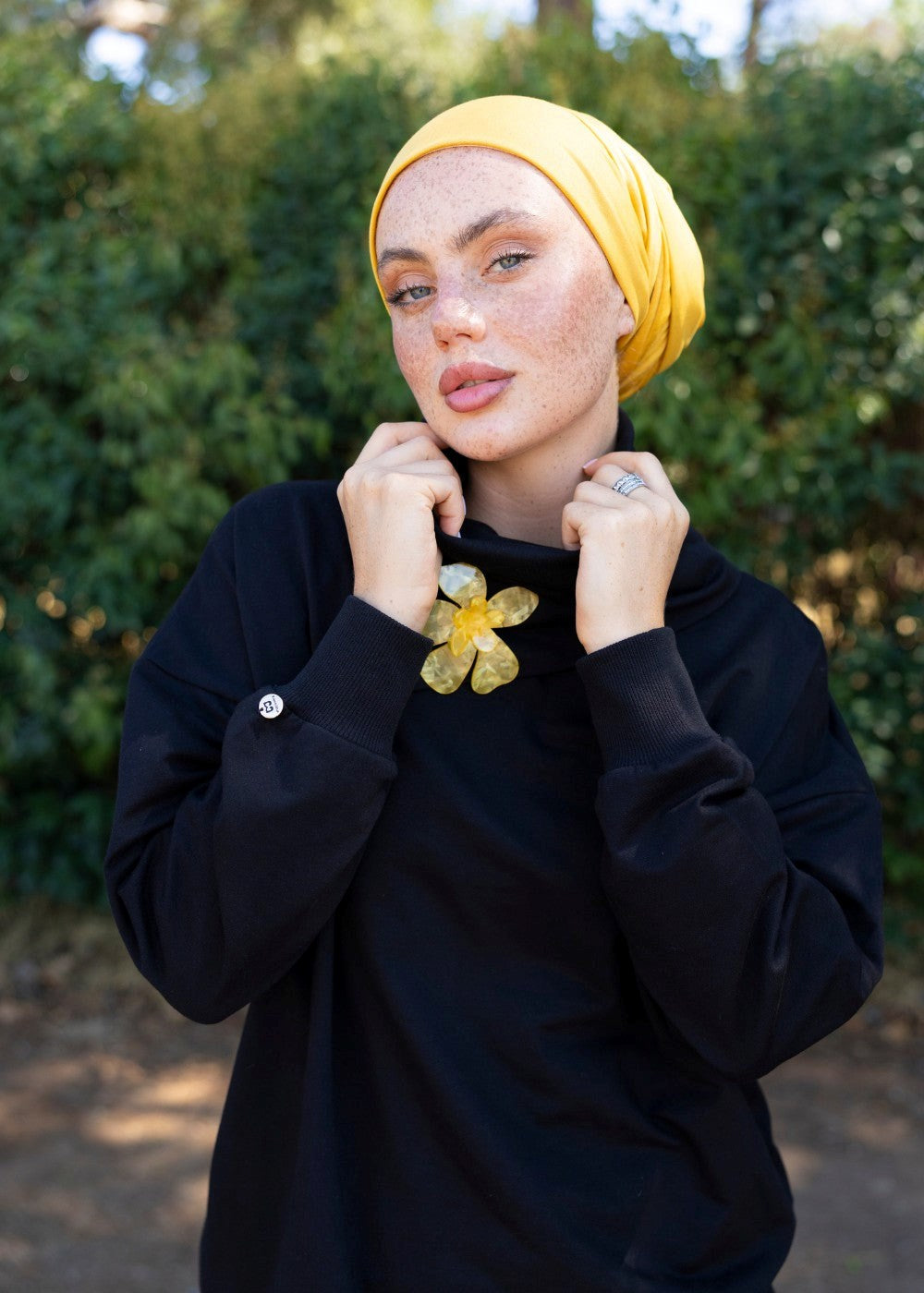 Kemik Broşlu Sweatshirt