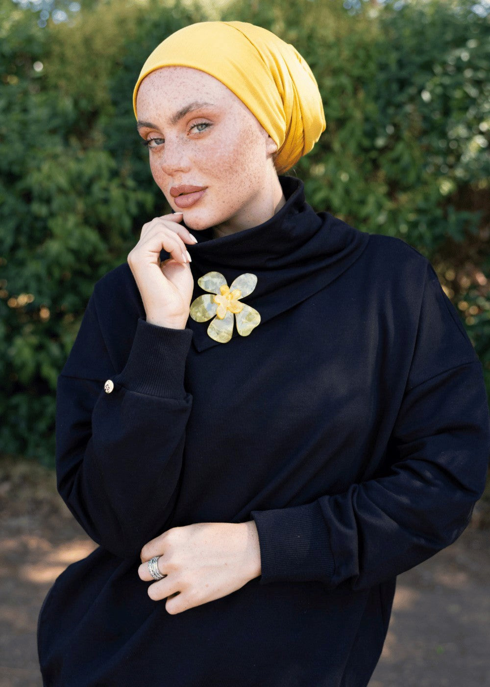 Kemik Broşlu Sweatshirt