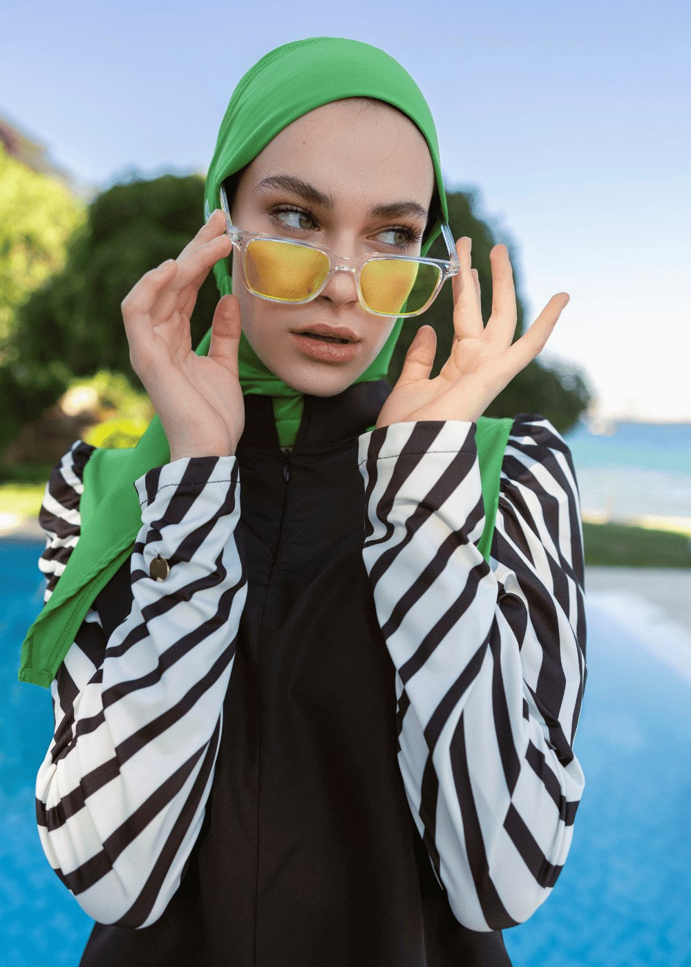 Siyah Beyaz Kollar Tesettür Mayo