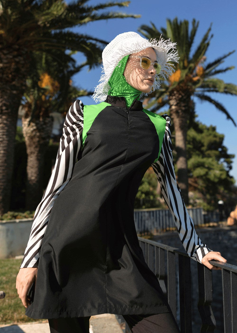 Siyah Beyaz Kollar Tesettür Mayo