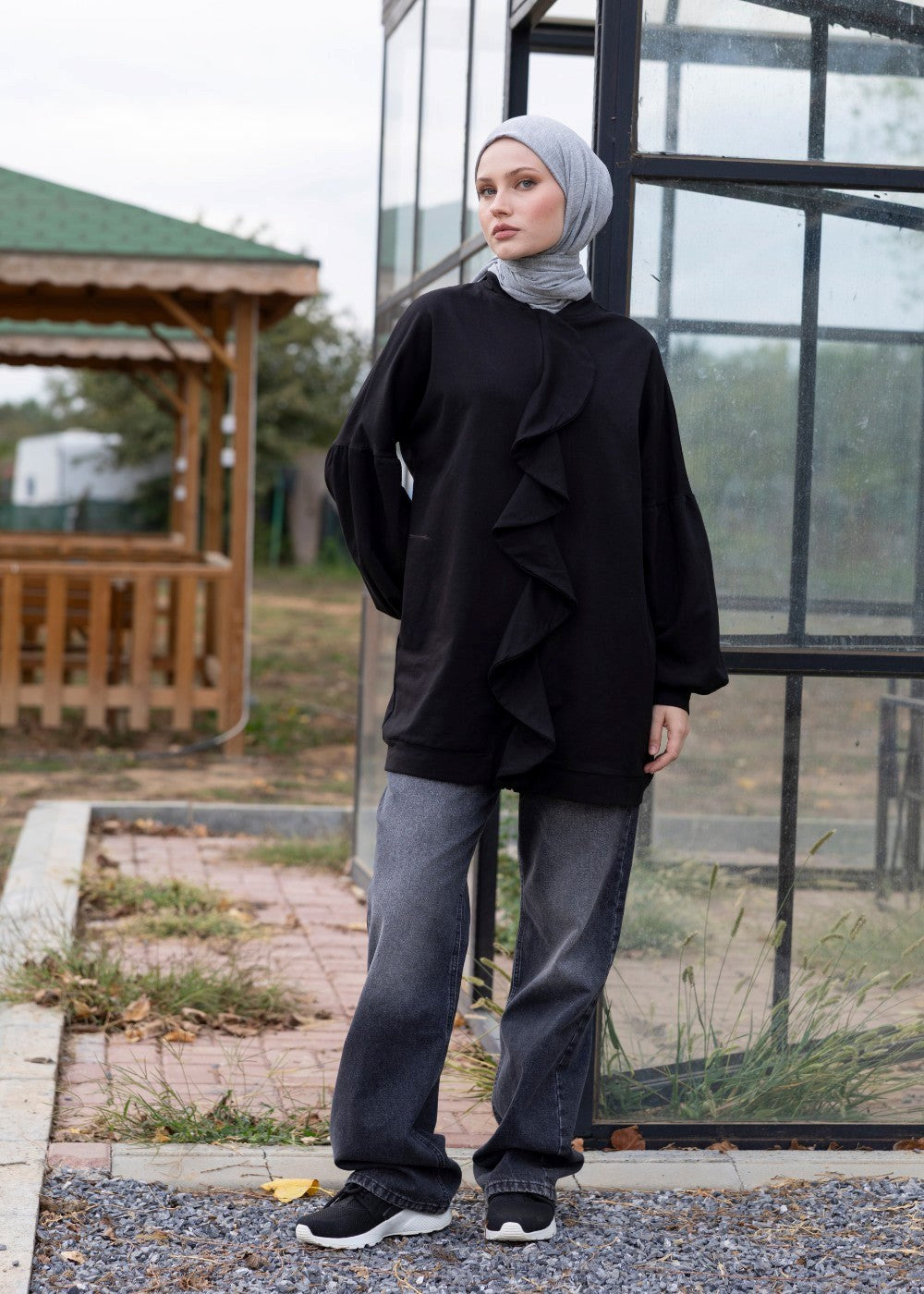 Siyah Fırfırlı Eşofman Üstü