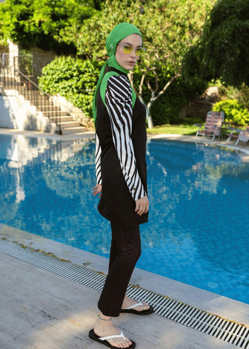 Siyah Beyaz Kollar Tesettür Mayo