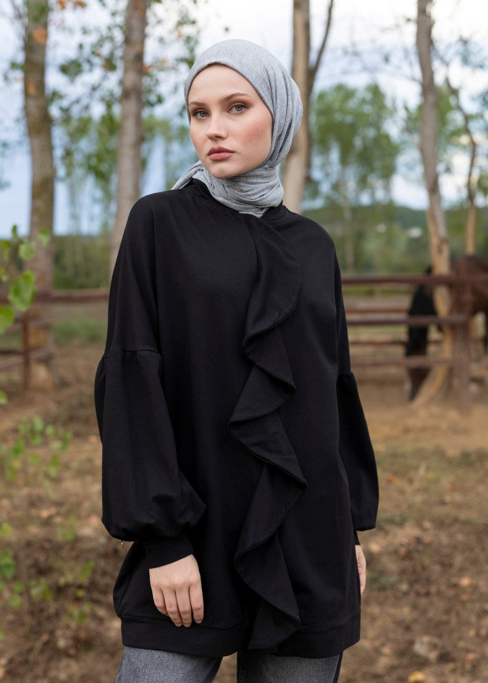 Siyah Fırfırlı Eşofman Üstü