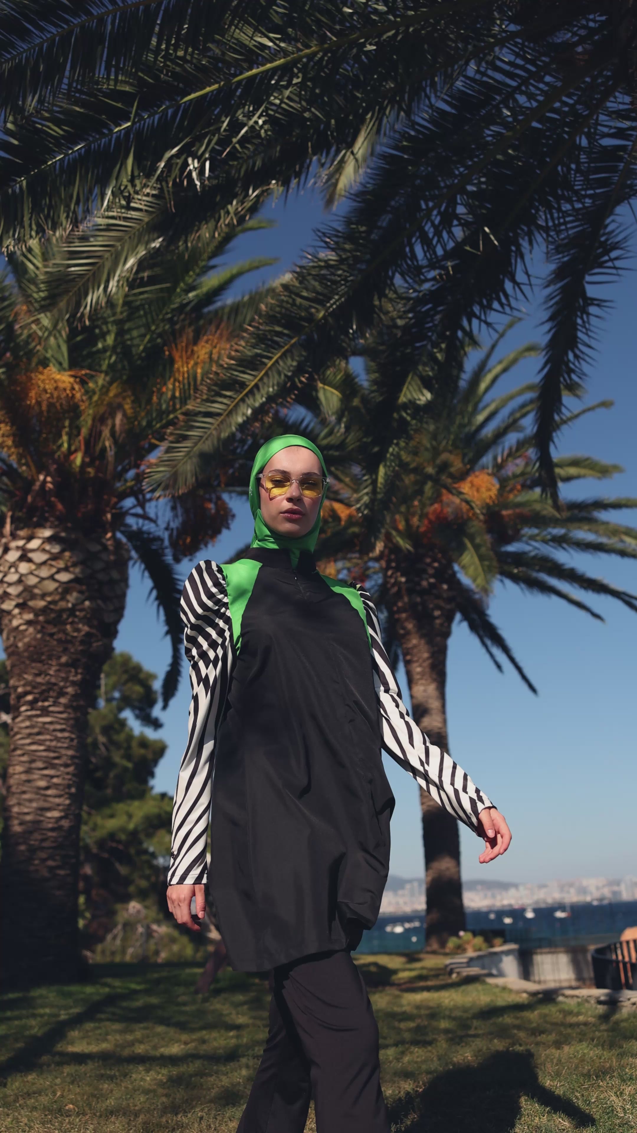 Siyah Beyaz Kollar Tesettür Mayo