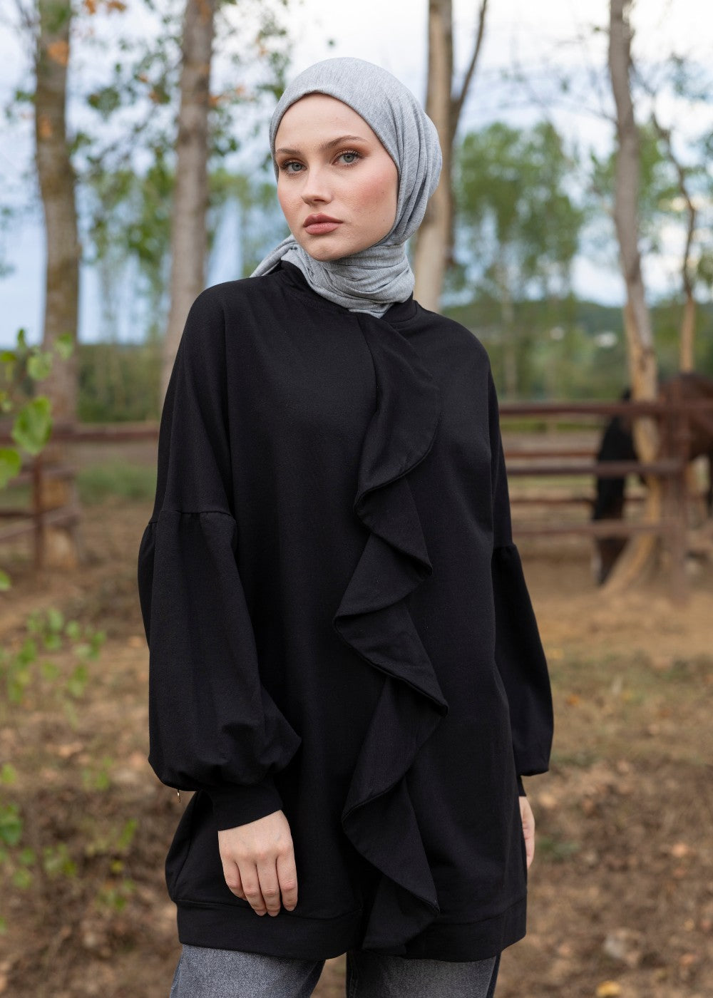 Siyah Fırfırlı Eşofman Üstü